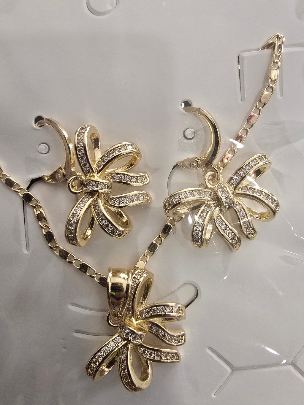 elegance and charm to your look with this stunning bow jewelry set